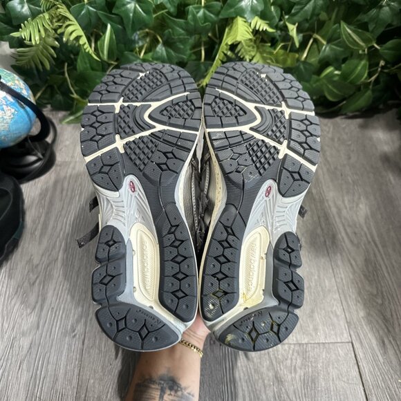 Athletic_Shoes